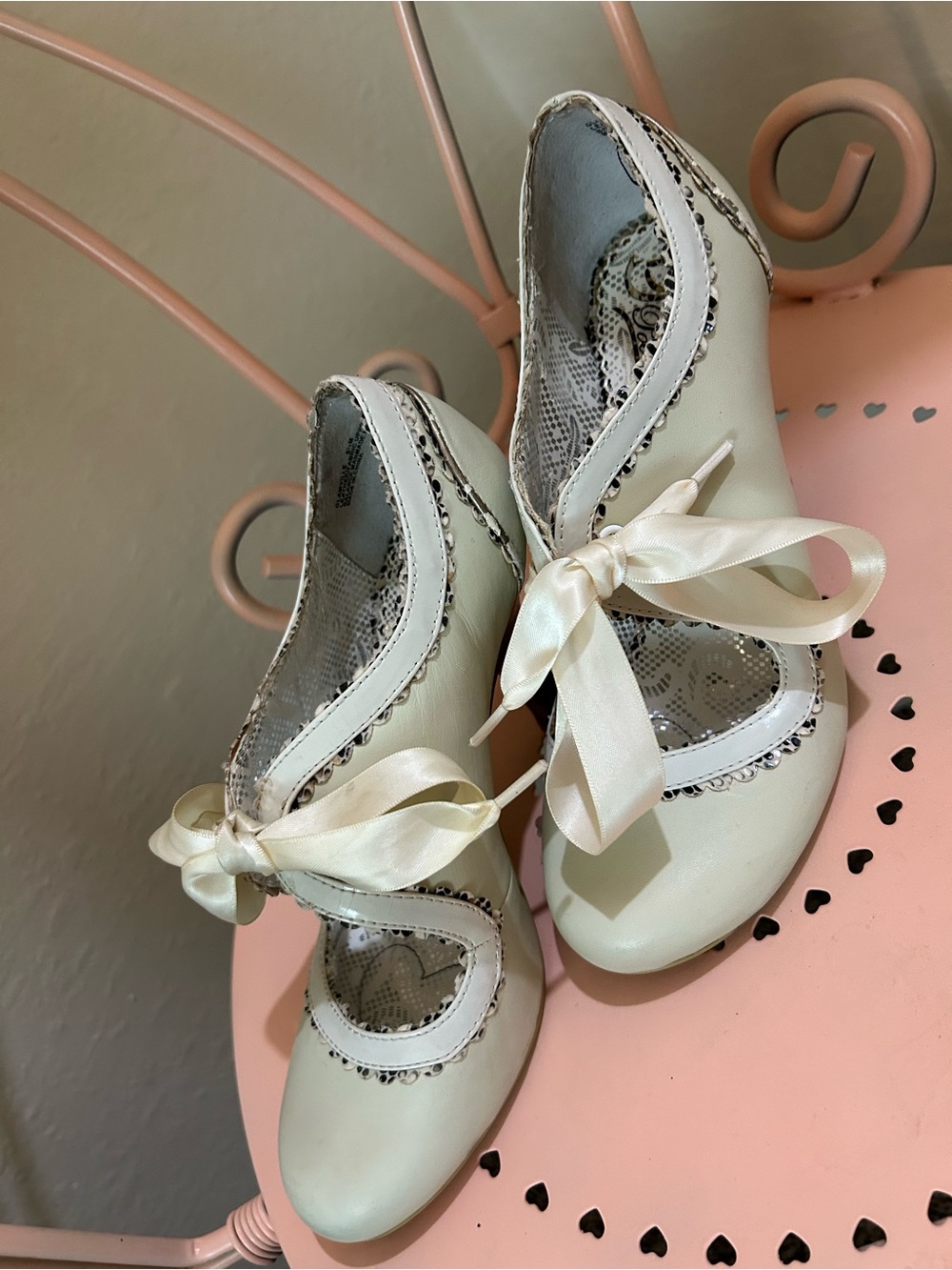 Poetic License Ivory Satin Ribbon Mary Jane Heels for Women, size 6.5